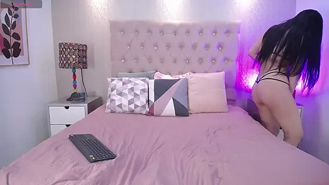 Snapshot of EmilyCley chatting on 10-02-25, 01:18 EmilyCley online show from 10-02-25, 01:18