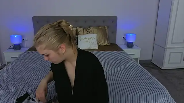 AlinaLiii online show from 04-06-26, 05:36