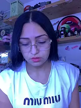 milk-love1226 online show from 11-06-25, 10:32