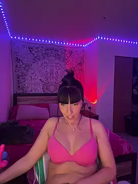 Snapshot of MaciiMayy chatting on 02-18-26, 08:27 MaciiMayy online show from 02-18-26, 08:27