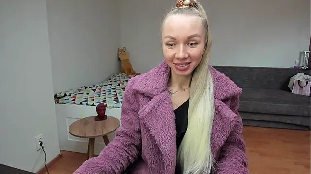 AlisiaCat online show from 04-24-26, 06:49