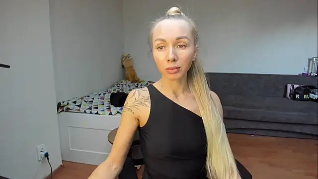 Snapshot of AlisiaCat chatting on 05-06-26, 03:50 AlisiaCat online show from 05-06-26, 03:50