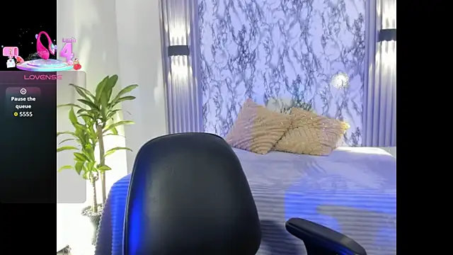 Snapshot of Dulcinea_2 chatting on 10-25-25, 06:13 Dulcinea 2 online show from 10-25-25, 06:13