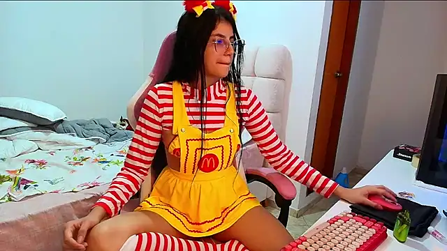 Julieta Rose19 online show from 10-31-25, 03:18