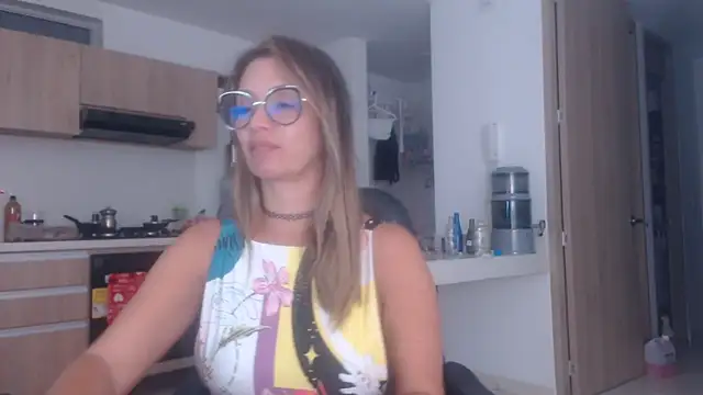 LovePaula online show from 10-19-25, 01:39