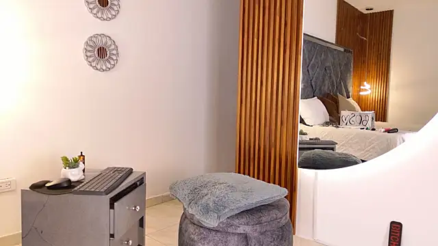 Dafne  Ruiz online show from 11-17-25, 02:34