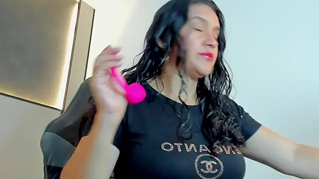 zoee zi online show from 10-15-25, 07:03