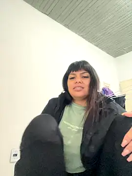 Snapshot of Bulma04 chatting on 10-28-25, 05:15 Bulma04 online show from 10-28-25, 05:15