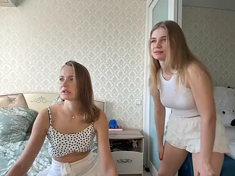 twoflowersshy online show from 10-04-25, 06:11