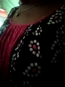 Snapshot of miss_riya_kol chatting on 10-07-25, 08:00 miss riya kol online show from 10-07-25, 08:00