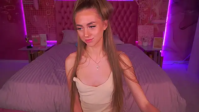 Snapshot of GoGoDream chatting on 10-13-25, 05:51 GoGoDream online show from 10-13-25, 05:51