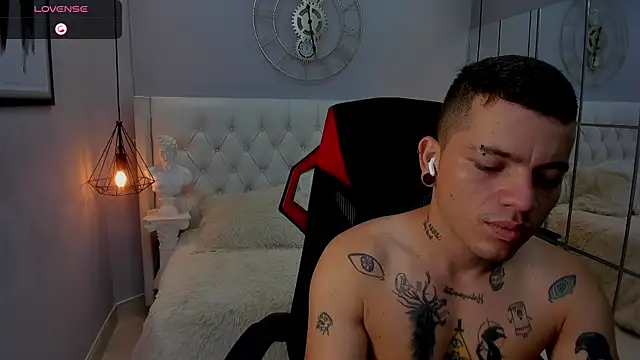 wildthor26 online show from 10-13-25, 03:28