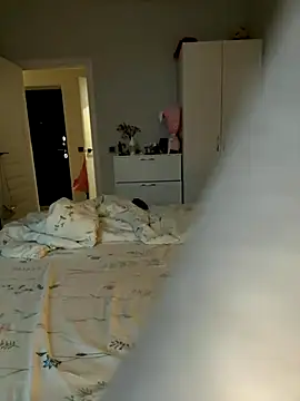 Snapshot of LinaViam chatting on 10-15-25, 10:15 LinaViam online show from 10-15-25, 10:15