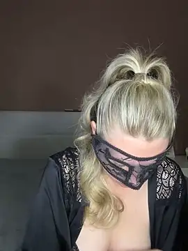 Snapshot of Cherrycolada chatting on 09-25-25, 08:45 Cherrycolada online show from 09-25-25, 08:45