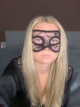 Snapshot of Cherrycolada chatting on 09-30-25, 01:16 Cherrycolada online show from 09-30-25, 01:16