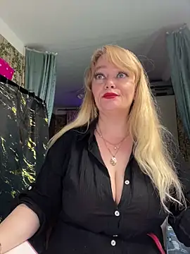 Snapshot of Sweet-blonde chatting on 06-14-26, 10:12 Sweet-blonde online show from 06-14-26, 10:12