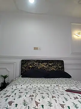 Snapshot of Zola_Nooryi chatting on 12-05-25, 03:20 Zola Nooryi online show from 12-05-25, 03:20