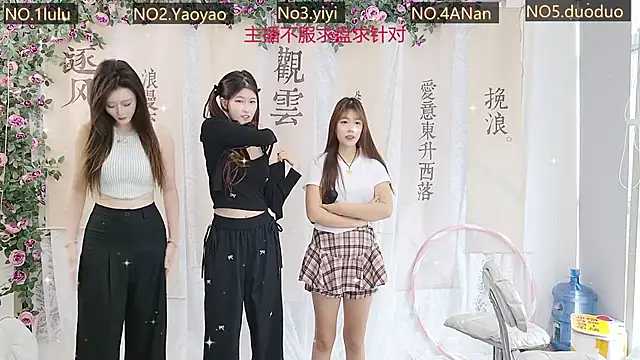 Snapshot of DogdogSM chatting on 10-01-25, 02:28 DogdogSM online show from 10-01-25, 02:28