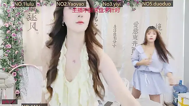 Snapshot of DogdogSM chatting on 10-10-25, 02:43 DogdogSM online show from 10-10-25, 02:43