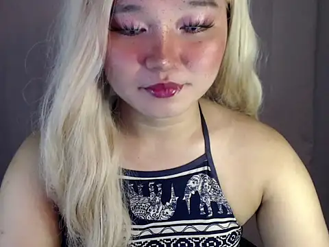 Eyes-on-me online show from 10-21-25, 05:57