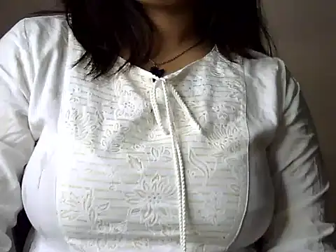 Snapshot of Aaliya02 chatting on 11-08-25, 02:06 Aaliya02 online show from 11-08-25, 02:06