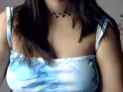 Snapshot of Aaliya02 chatting on 11-11-25, 08:14 Aaliya02 online show from 11-11-25, 08:14