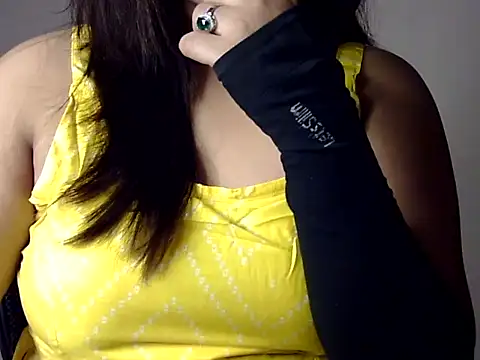 Snapshot of Aaliya02 chatting on 11-13-25, 07:40 Aaliya02 online show from 11-13-25, 07:40