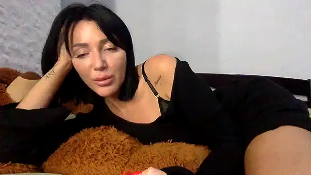 Snapshot of Veymoria chatting on 10-08-25, 11:13 Veymoria online show from 10-08-25, 11:13