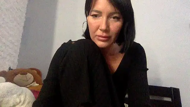Snapshot of Veymoria chatting on 10-28-25, 01:53 Veymoria online show from 10-28-25, 01:53
