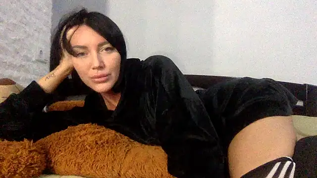 Snapshot of Veymoria chatting on 11-18-25, 11:26 Veymoria online show from 11-18-25, 11:26