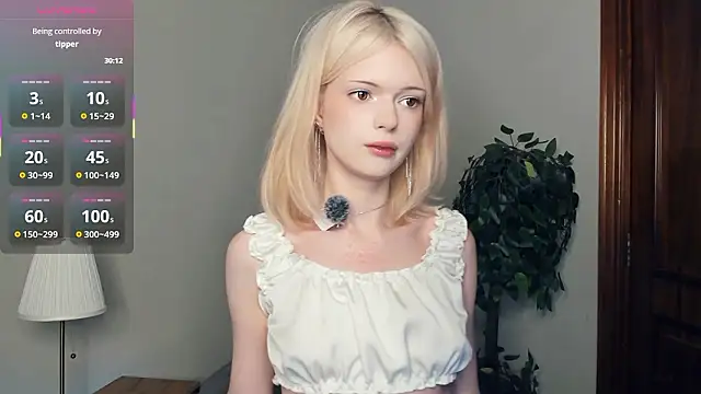 Snapshot of LaureMestler chatting on 01-19-26, 09:57 LaureMestler online show from 01-19-26, 09:57