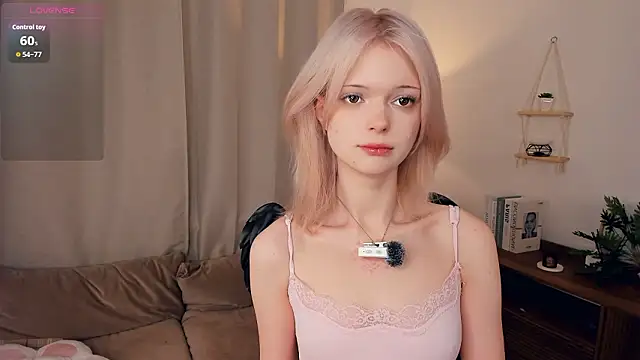 Snapshot of LaureMestler chatting on 02-16-26, 08:32 LaureMestler online show from 02-16-26, 08:32