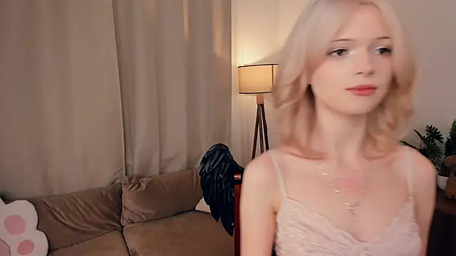 Snapshot of LaureMestler chatting on 02-19-26, 09:16 LaureMestler online show from 02-19-26, 09:16