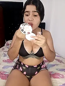 Snapshot of Sashalana chatting on 12-14-25, 10:53 Sashalana online show from 12-14-25, 10:53