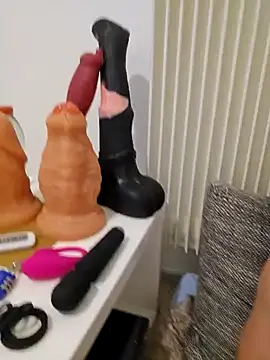 Chrisou73 online show from 02-15-26, 04:36