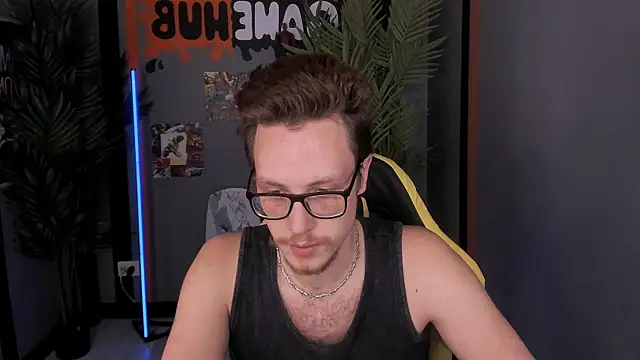 Snapshot of LeoMooree chatting on 11-30-25, 01:20 LeoMooree online show from 11-30-25, 01:20