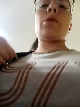 Snapshot of Mia-love-03 chatting on 10-02-25, 08:49 Mia-love-03 online show from 10-02-25, 08:49