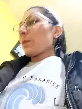 Snapshot of Mia-love-03 chatting on 10-07-25, 09:12 Mia-love-03 online show from 10-07-25, 09:12