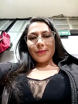 Snapshot of Mia-love-03 chatting on 10-09-25, 10:19 Mia-love-03 online show from 10-09-25, 10:19