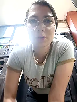 Snapshot of Mia-love-03 chatting on 10-17-25, 08:11 Mia-love-03 online show from 10-17-25, 08:11