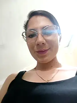 Snapshot of Mia-love-03 chatting on 10-23-25, 02:05 Mia-love-03 online show from 10-23-25, 02:05