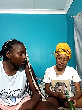 HotPetite 25 online show from 01-05-26, 08:45