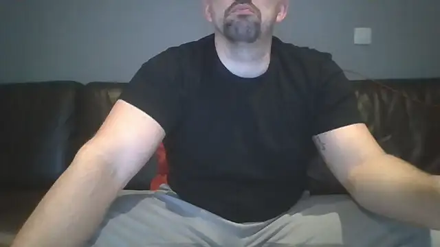 Snapshot of me2youYou2me chatting on 11-30-25, 07:12 me2youYou2me online show from 11-30-25, 07:12