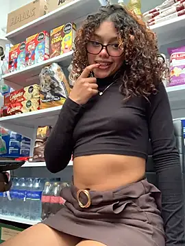 PrettyLia online show from 02-18-26, 08:27