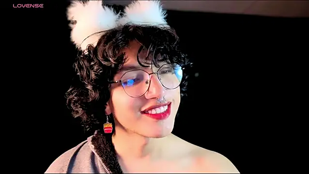 Snapshot of -BlueOpal- chatting on 11-23-25, 08:52 -BlueOpal- online show from 11-23-25, 08:52