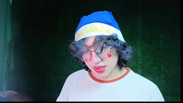 Snapshot of -BlueOpal- chatting on 12-20-25, 06:26 -BlueOpal- online show from 12-20-25, 06:26