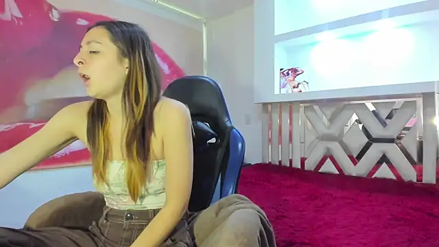 Snapshot of lala_clark chatting on 10-02-25, 12:01 lala clark online show from 10-02-25, 12:01