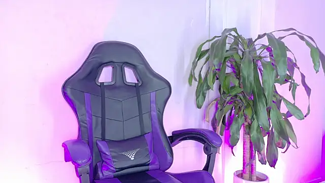 Snapshot of Kataaleya__12 chatting on 09-23-25, 04:37 Kataaleya 12 online show from 09-23-25, 04:37