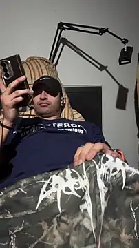 Snapshot of wwolfxxx chatting on 12-21-25, 06:26 wwolfxxx online show from 12-21-25, 06:26