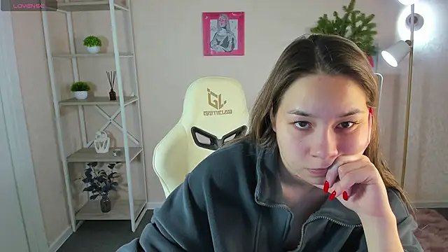 Al1ice Moures online show from 12-18-25, 01:22